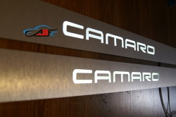 накладки на пороги chevrolet camaro с подсветкой зеркальные накладки на пороги c подсветкой