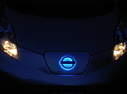 подсветка логотипа nissan primera подсветка логотипа