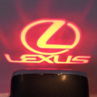 проектор заднего бампера lexus проекция логотипа на бампер