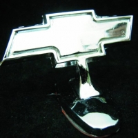 Логотип Chevrolet на капот