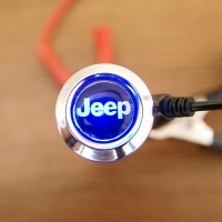 Зарядка для телефона с логотипом Jeep