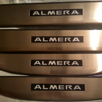 Накладки на пороги с подсветкой Nissan Almera