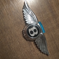 Логотип Bentley с крыльями