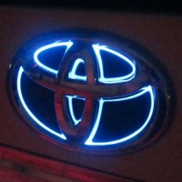 5D светящийся логотип TOYOTA 10*6,8см