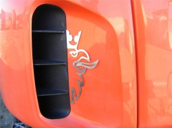 логотип scania на воздухозаборник scania/saab