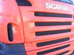 логотип scania на воздухозаборник scania/saab