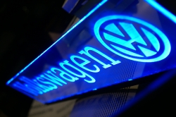 светящаяся табличка volkswagen 3d светящиеся таблички на стекло