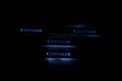 накладки на пороги с подсветкой chrysler chrysler