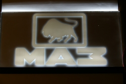 табличка maz логотип маз