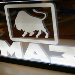 табличка maz логотип маз