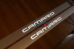 накладки на пороги chevrolet camaro с подсветкой зеркальные накладки на пороги c подсветкой