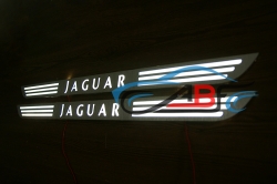пороги с подсветкой jaguar xkr зеркальные накладки на пороги c подсветкой