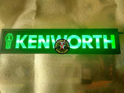 Светящаяся неоновая табличка для грузовика Kenworth на заказ после оплаты.  Светодиодная, светящаяся табличка Kenworth. Светящуюся эмблему Kenworth крепят в спальник, свет излучаемый светодиодами от логотипа будет виден за пределами автомобиля через ветро