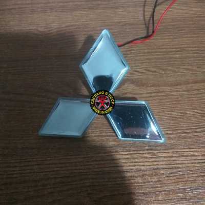 Светящийся логотип MITSUBISHI Pajero Sport,купить,заказать,доставка,логотип,мужу,брату,любимому,подарок,купить,заказать,доставка,установка,тюнинг,проектор,логотип,подсветка,led,tuning,светодиодный,оплата,самовывоз,эмблема,logo,car,Москва,Спб,Екатеринбург,