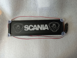 Светодиодная, светящаяся табличка Scania. Светящуюся эмблему Scania neon крепят под стекло, свет излучаемый светодиодами от логотипа будет виден за пределами автомобиля через ветровое стекло. Встречные автомобили и грузовики оценят ВАШУ любовь и признание