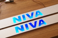 накладки на пороги с подсветкой niva зеркальные накладки на пороги c подсветкой