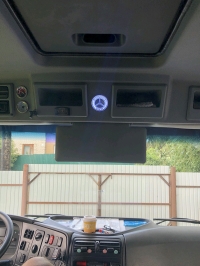 светящийся логотип mercedes для грузовика тягача Atego,Светящийся логотип Mercedes зеркальное серебро с хром отделкой с 2D гравировкой надписи Mercedes.Эффектный зеркальный дизайн эмблемы Mercedes,эргономичная конструкция и высокое качество исполнения при