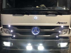 Светодиодная подсветка логотипа грузовика Mercedes-Benz Atego подложка  Хотите выделяться среди толпы однообразных и «серых» грузовиков Mercedes-Benz Atego? Предлагаем оригинальное решение, светящиеся логотипы Mercedes, в «www.avtologotip.com» вы можете п