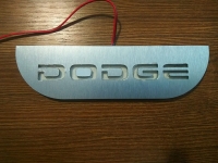 накладки на пороги с подсветкой dodge зеркальные накладки на пороги c подсветкой