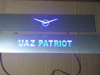 накладки на пороги с подсветкой uaz patriot зеркальные накладки на пороги c подсветкой