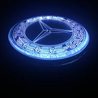 светящийся логотип mercedes для грузовика тягача Atego,Светящийся логотип Mercedes зеркальное серебро с хром отделкой с 2D гравировкой надписи Mercedes.Эффектный зеркальный дизайн эмблемы Mercedes,эргономичная конструкция и высокое качество исполнения при