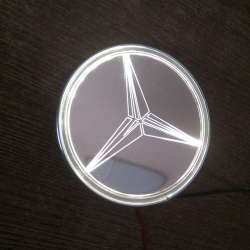 светящийся логотип mercedes для грузовика тягача Atego,Светящийся логотип Mercedes-Benz зеркальное серебро с хром отделкой с 2D гравировкой надписи Mercedes.Эффектный зеркальный дизайн эмблемы Mercedes,эргономичная конструкция и высокое качество исполнени