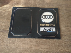 Уникальный дизайн обложки для документов с логотипом AUDI на основании подложки из зеркального хрома,Обложка для документов с логотипом audi для мужа брат любимому подарок купить заказать доставка,Кожаная обложка на документов с логотипом автомобиля AUDI,