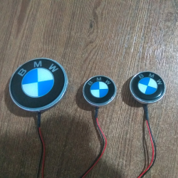 2D светящийся логотип BMW на мотоцикл, диаметр 44 мм за 2 шт. курить,сигарета,прикуриватель,мужу,брату,любимому,подарок,купить,заказать,доставка,установка,тюнинг,проектор,логотип,подсветка,led,tuning,светодиодный,оплата,самовывоз,эмблема,logo,car